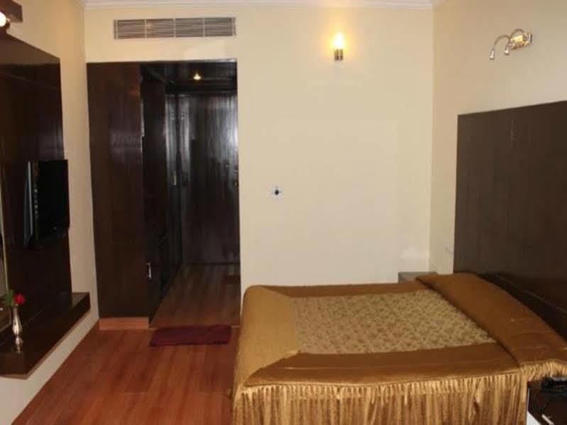 Hotel Vaibhav Варанасі Екстер'єр фото